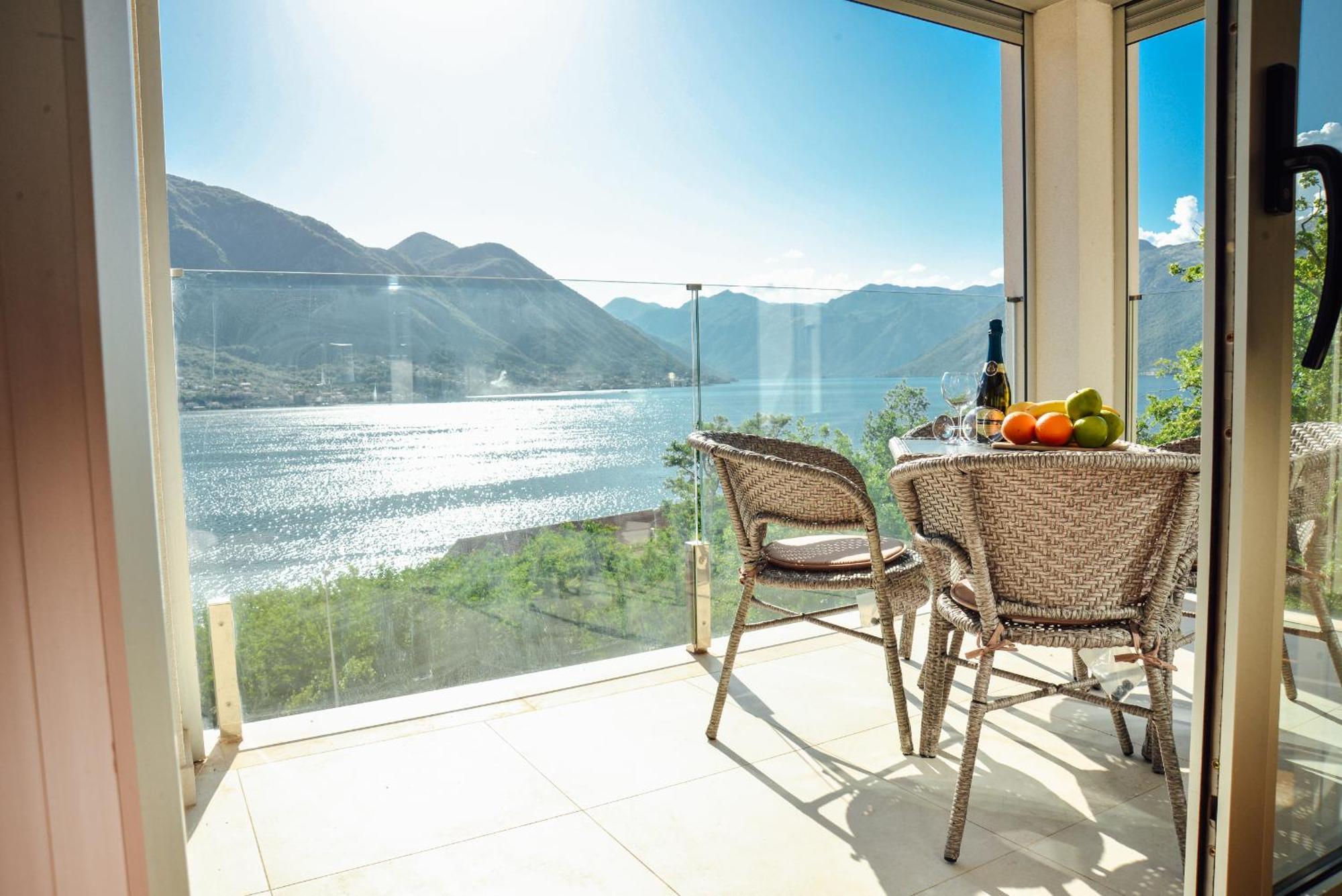 Sea View Apartment For 4 Kotor Exterior foto