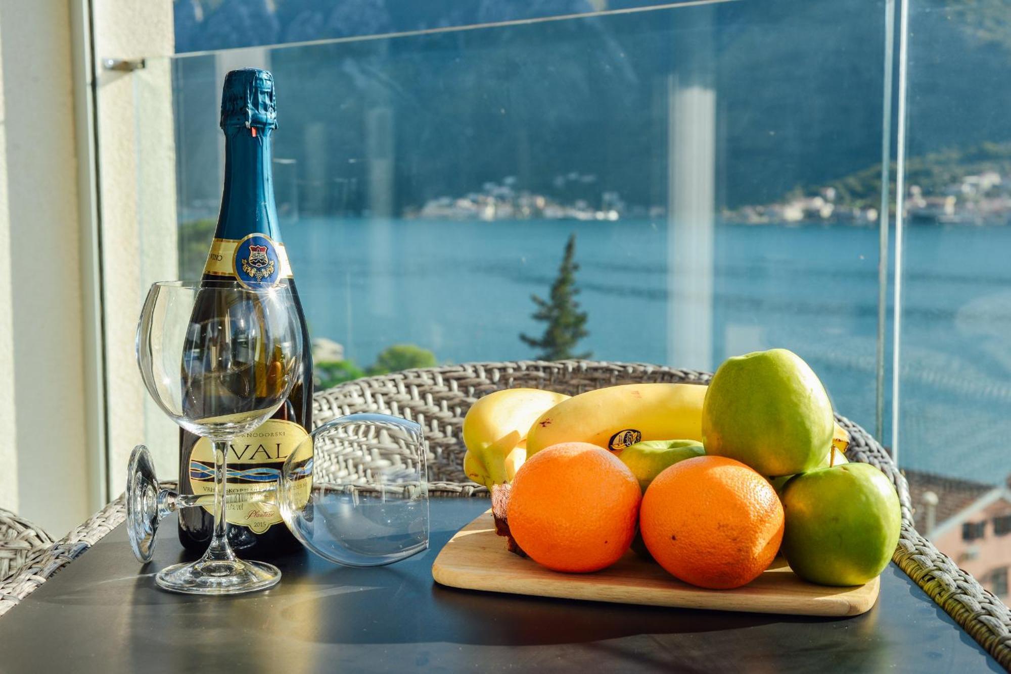 Sea View Apartment For 4 Kotor Exterior foto