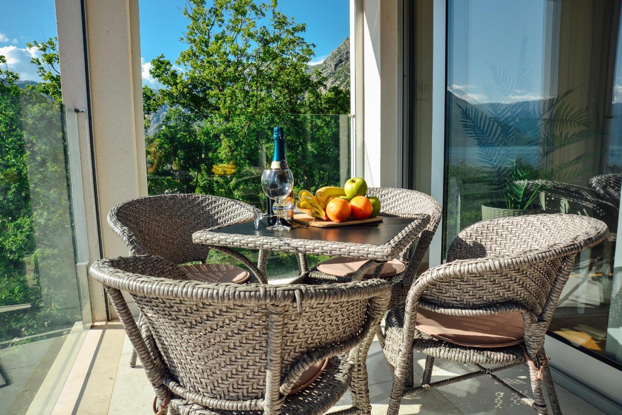 Sea View Apartment For 4 Kotor Exterior foto